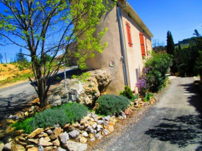 Maison champêtre à Tournissan avec grand jardin